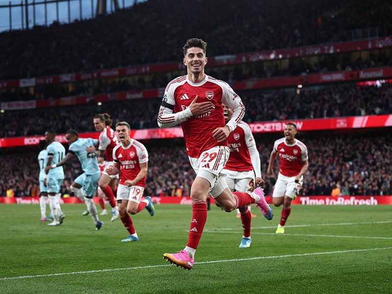 Arsenal move to brink of Premier League glory after beating Burnley