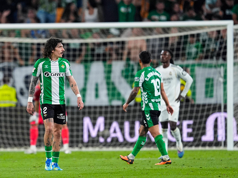Betis strike late to dent Madrid's title ambitions