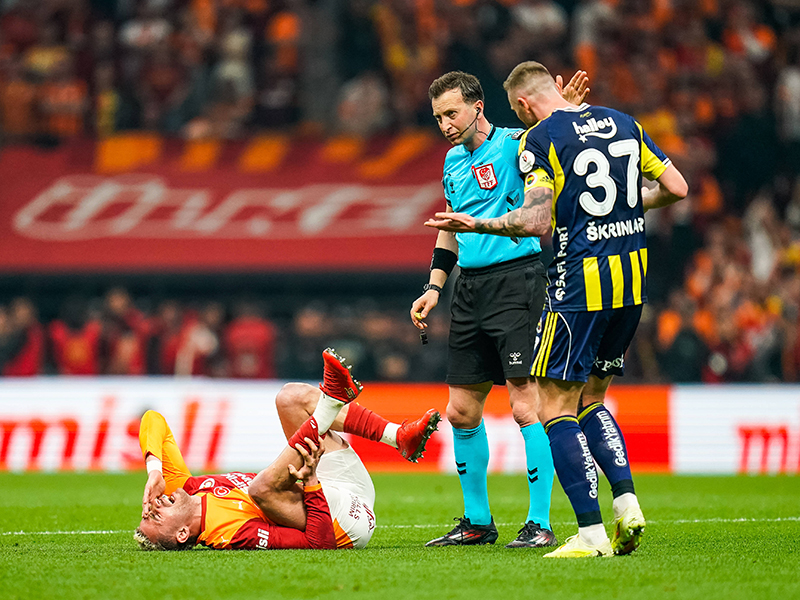Galatasaray escalate feud with referees after derby win