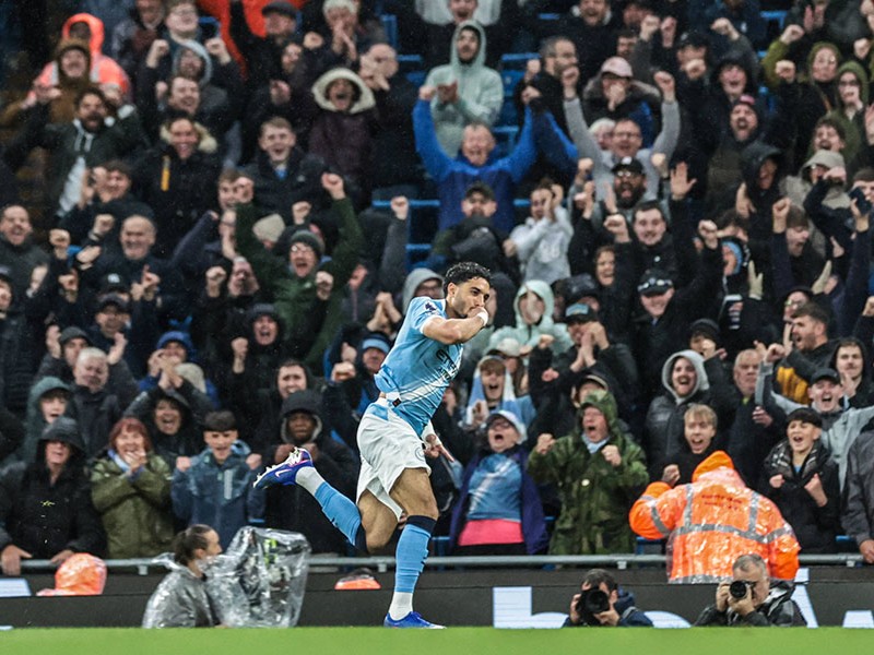 Manchester City stay in contention after dominant Palace victory