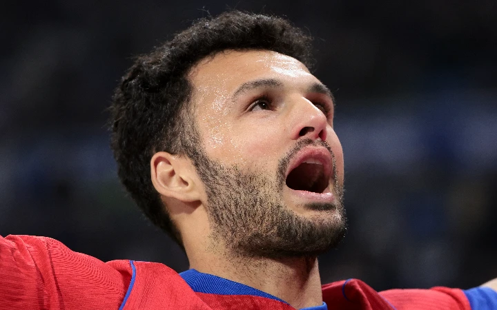 Neves’ Last-Gasp Header Sends PSG Top in Ligue 1 in Dramatic Win Against Lyon