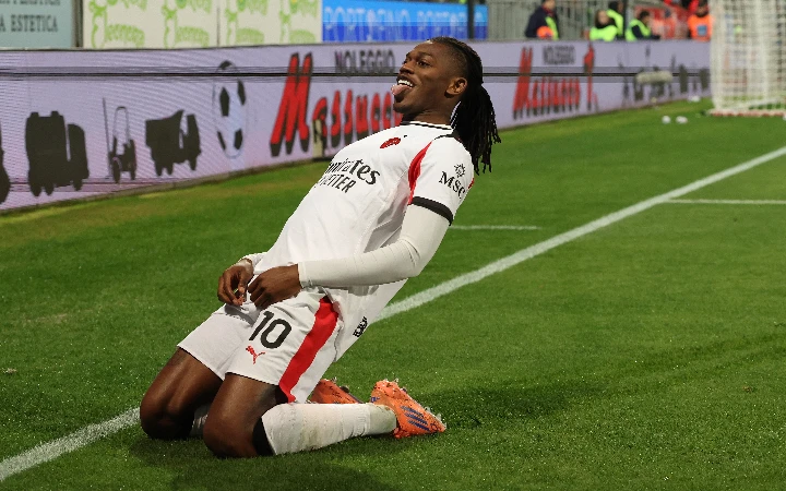 Leao strike seals Milan win as Rossoneritop with win at Cagliari