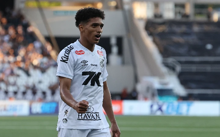 Tottenham Complete Deal for Brazilian Fullback Souza as Frank Adds Defensive Depth