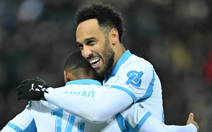 Marseille surrender two-goal lead in dramatic Paris draw