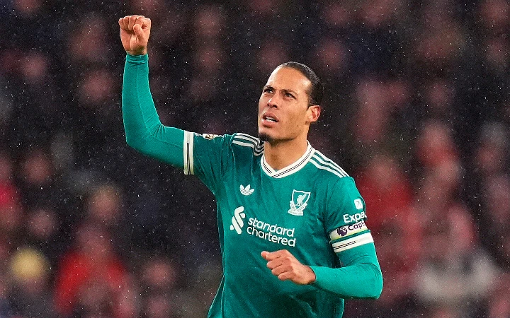 Van Dijk header sinks Sunderland as Liverpool close gap on top four