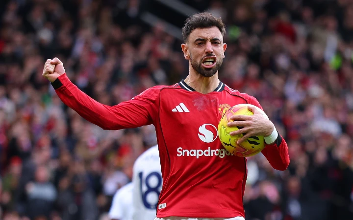 Man United rally from behind to win against Palace and climb to third