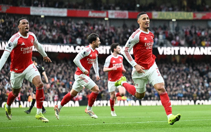 Arsenal set pieces crush 10-man Chelsea to restore five-point lead