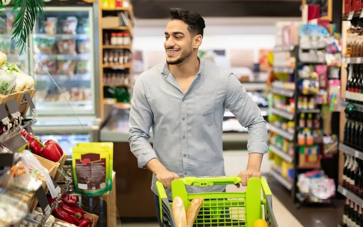 الادخار في ظل ارتفاع سعر الدولار: استراتيجيات المصريين للحفاظ على قوتهم الشرائية