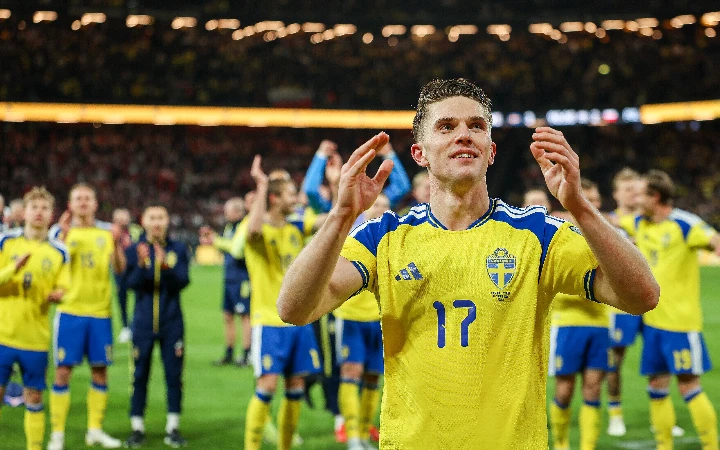 Late Gyokeres strike sends Potter’s Sweden past Poland and into World Cup