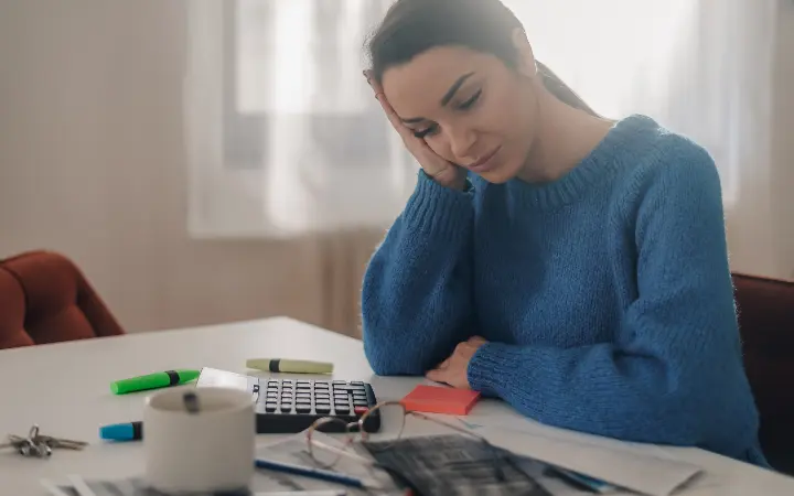 علامات تدل على أن مشكلتك المالية في السلوك لا في الراتب
