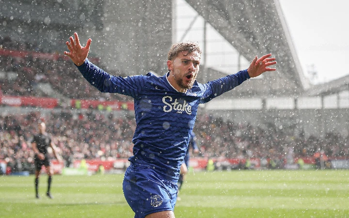 Late Dewsbury-Hall strike earns Everton draw against Brentford