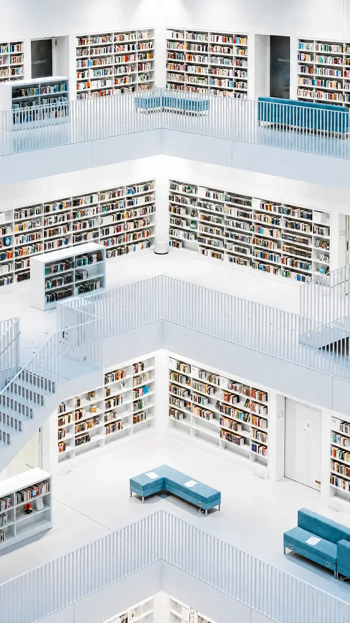 القاعدة التصميمية وراء الأتريوم المفتوح في مكتبة مدينة شتوتغارت