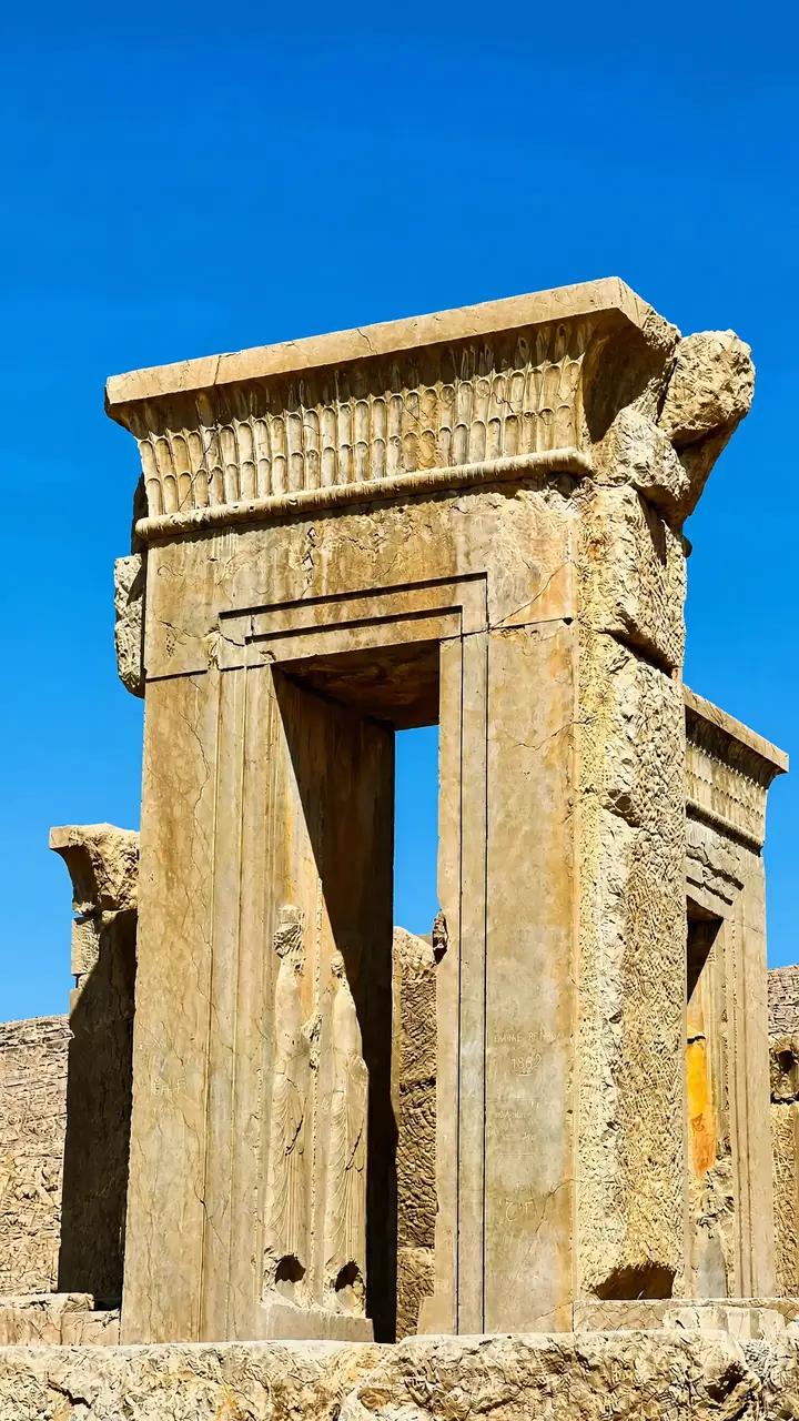 كيف تنظر إلى بوابة في برسيبوليس من دون أن تفوتك الحكاية الإمبراطورية