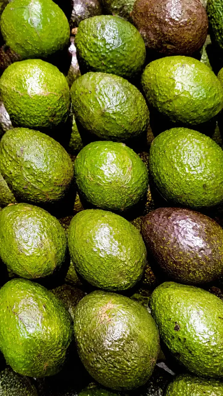 كيفية اختيار حبات الأفوكادو المناسبة لليلة اليوم أو الغد أو لوقت لاحق هذا الأسبوع
